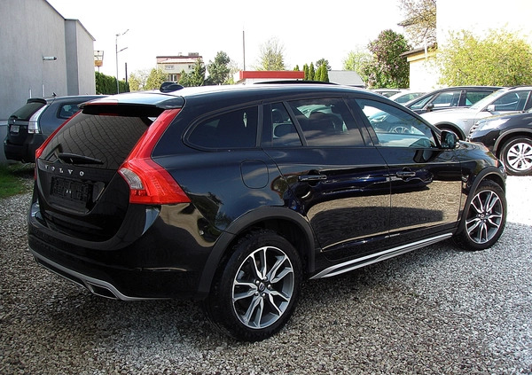 Volvo V60 Cross Country cena 62800 przebieg: 241000, rok produkcji 2015 z Rzeszów małe 631